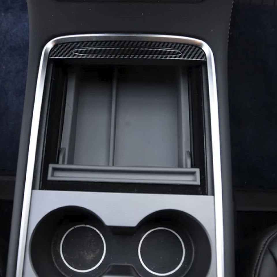 Tesla Model Y Orta Konsol Saklama Kabı – Kaymaz PVC Matlı, Düzenleyici Aksesuar