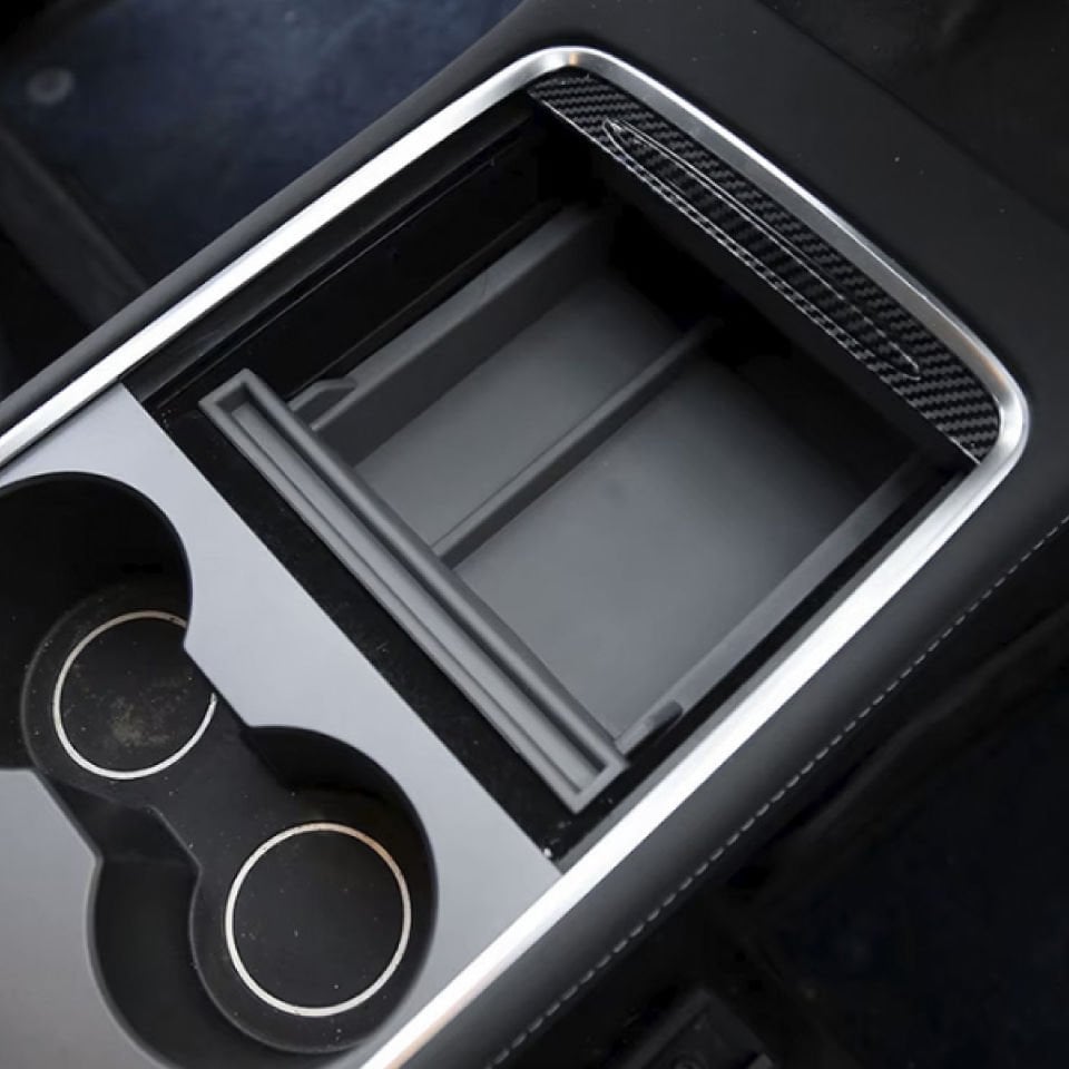 Tesla Model Y Orta Konsol Saklama Kabı – Kaymaz PVC Matlı, Düzenleyici Aksesuar