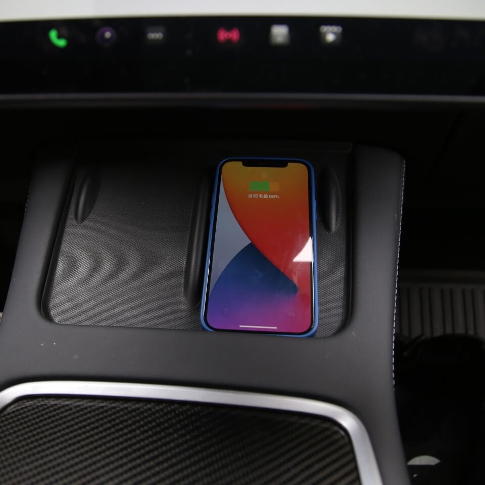 Tesla Model Y - 3 Kablosuz Şarj Pedi