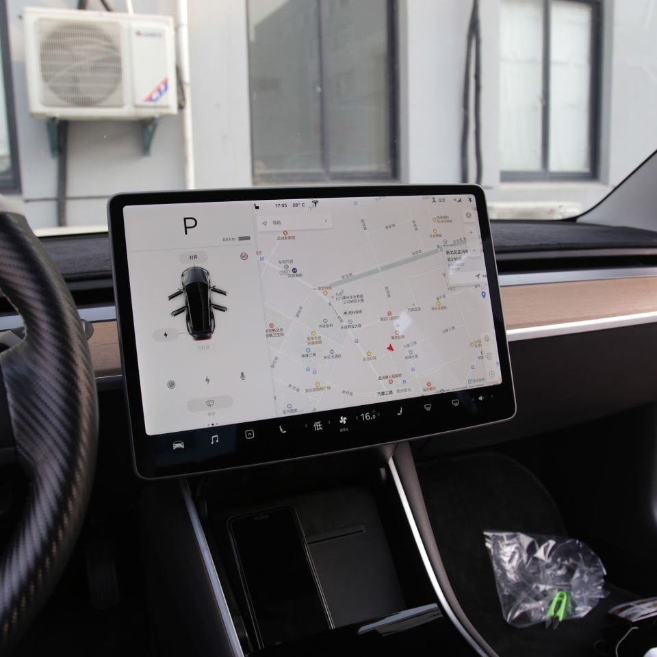 Tesla Model Y & Model 3 Ana Gösterge Ekran Koruyucu – Parlak Temperli Cam, Kenarsız Tasarım