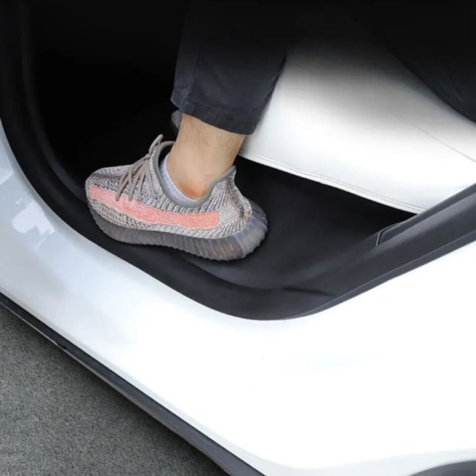 Tesla Model Y 2019-2024 Arka Koltuk Yan Tekmelikleri