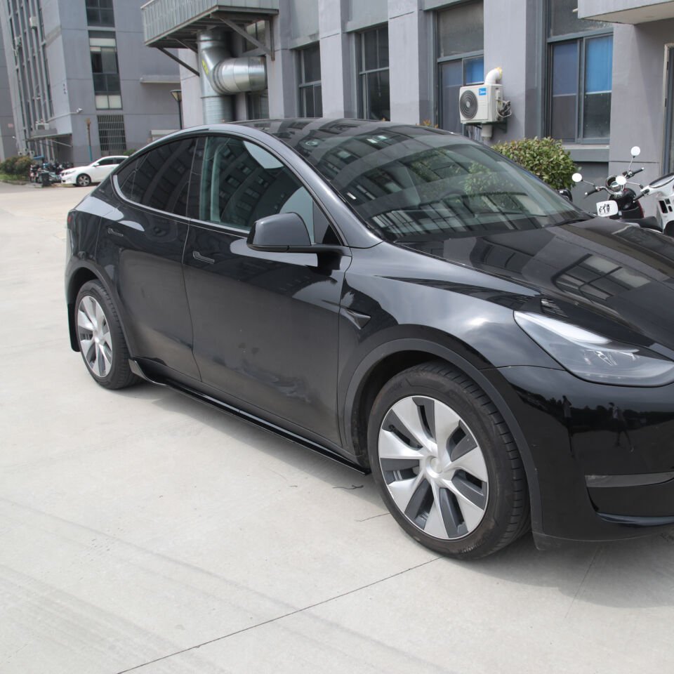 Tesla Model Y 2019-2024 Parlak Siyah Marşpiyel