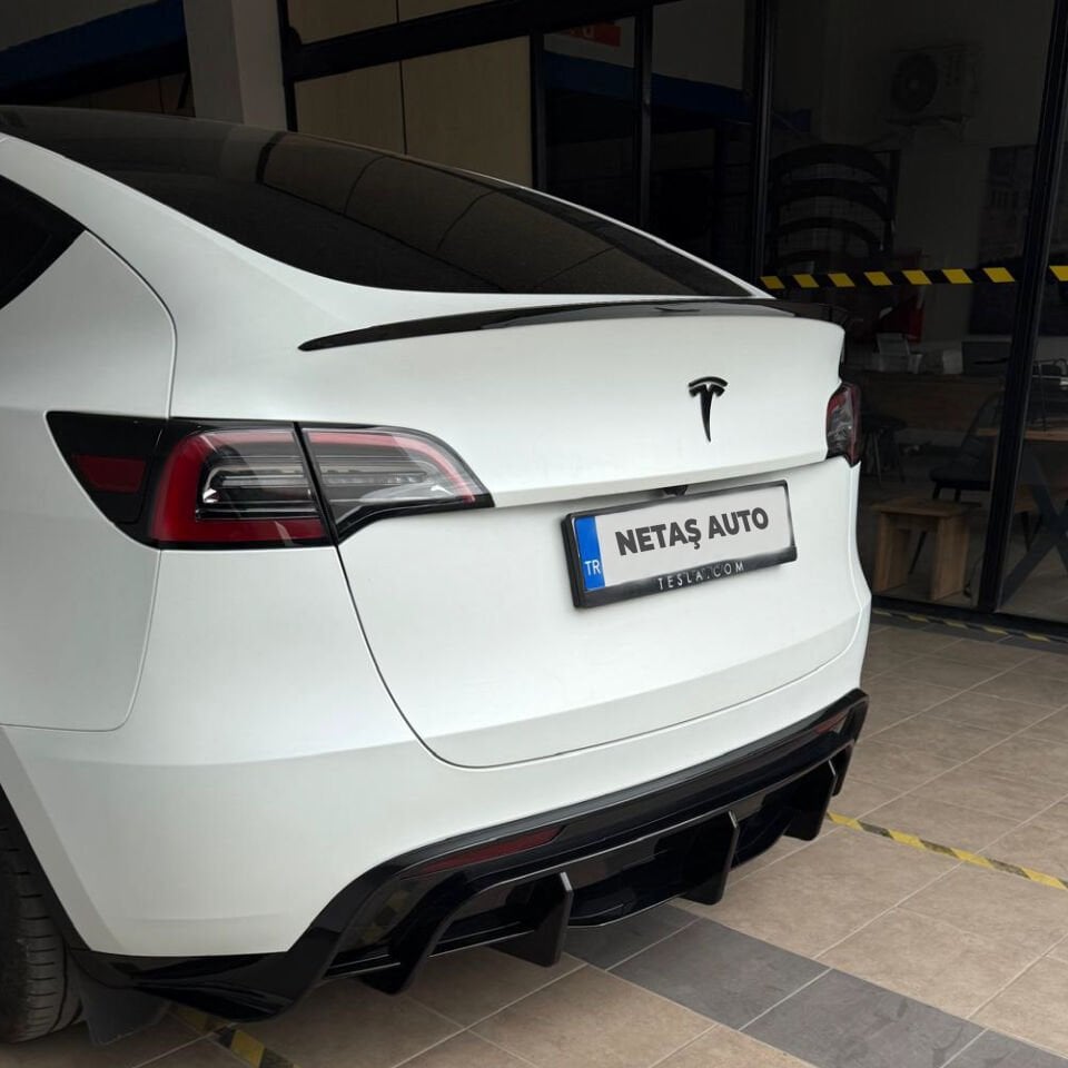 Tesla Model Y & 3 Stil 1 Arka Tampon Difüzör – Parlak Siyah, Sportif ABS Kaplama