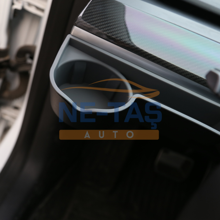 Tesla Model Y Gösterge Panel Bardaklık