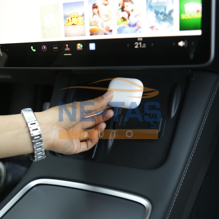 Tesla Model Y 2019-2025 Kablosuz Şarj Pedi Kulaklık + Telefon