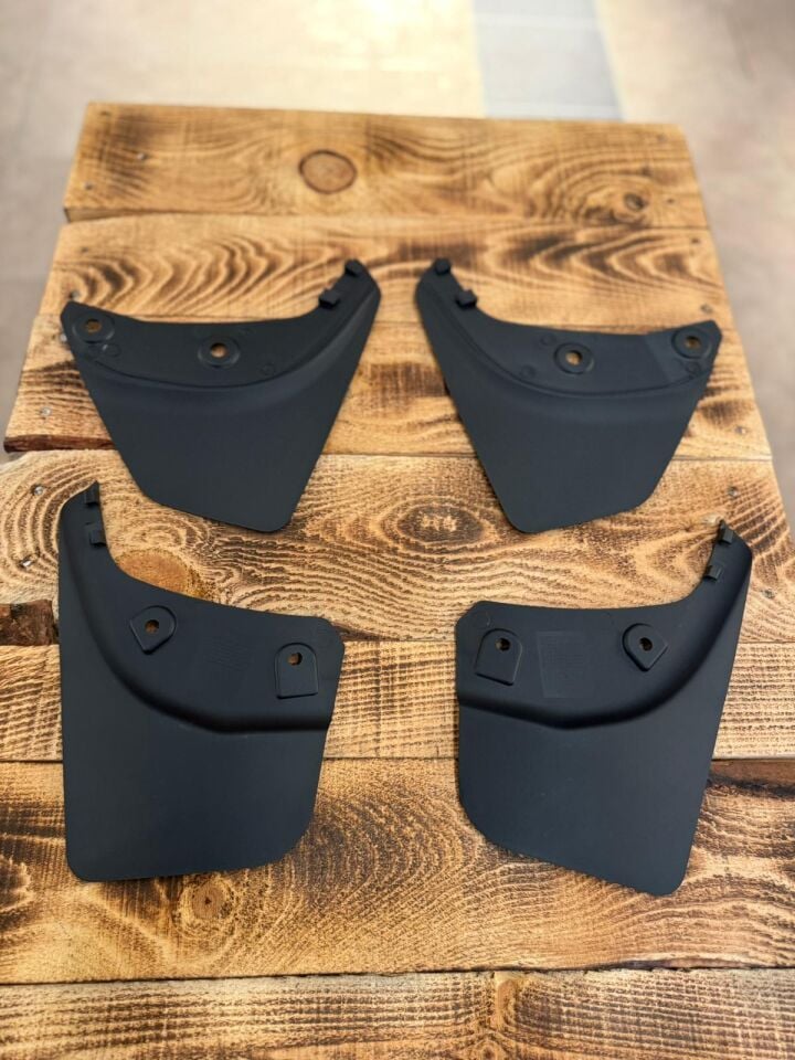 Tesla Model Y 2019-2024 Çamurluk Takımı (Kısa)