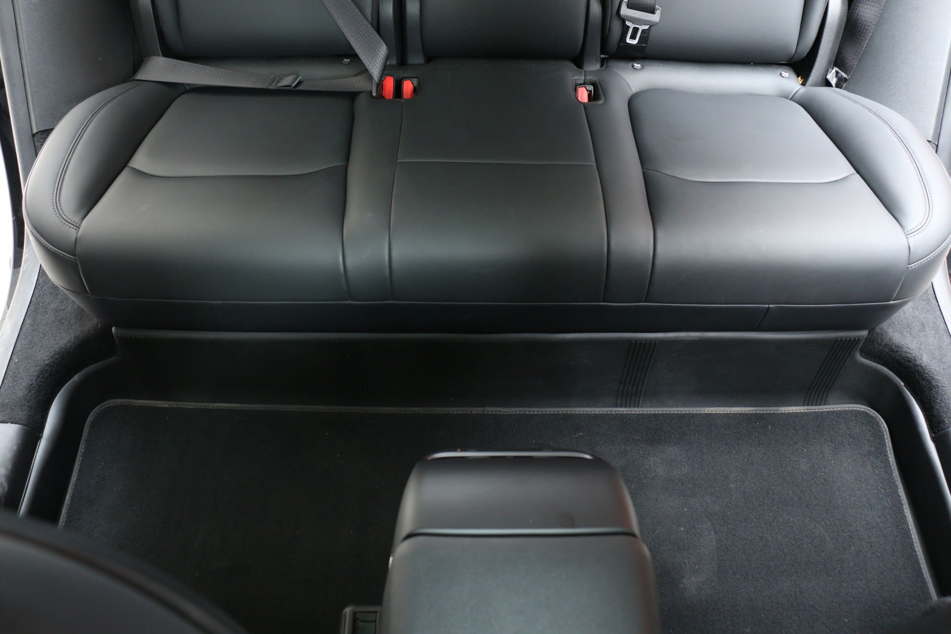 Tesla Model Y 2019-2024 Arka Koltuk Alt Tekmelikleri V2