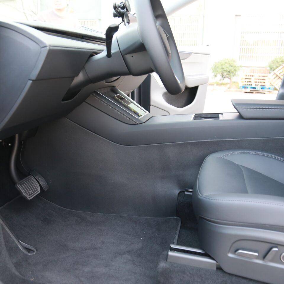 Tesla Model Y Juniper 2025 - İç Orta Kumanda Paneli Yan Dizlik , Tekmelik Takım