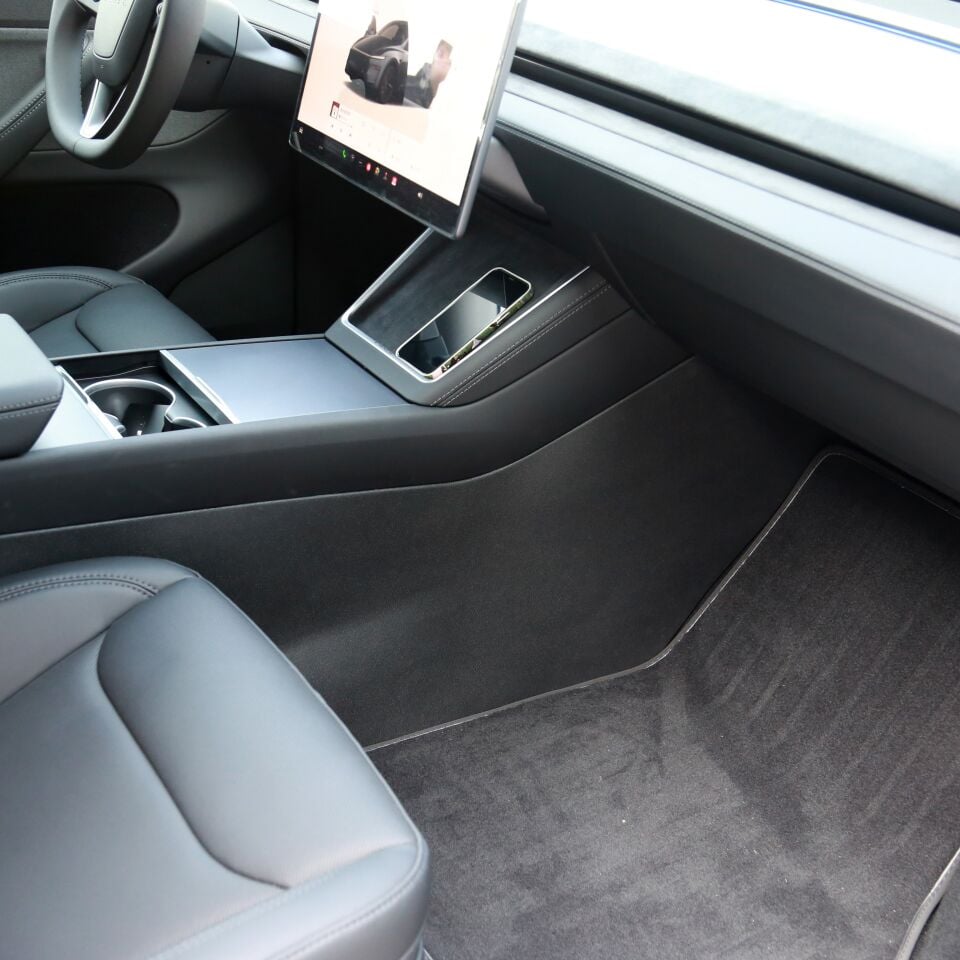 Tesla Model Y Juniper 2025 - İç Orta Kumanda Paneli Yan Dizlik , Tekmelik Takım
