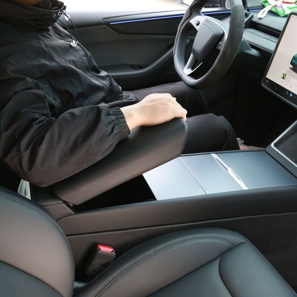 Tesla Model Y Juniper 2025 - Kol Dayama Kaplaması – TPE Kauçuk