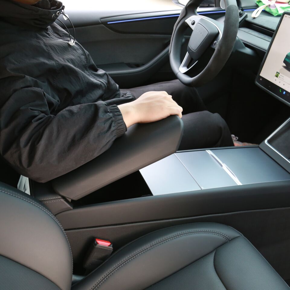 Tesla Model Y Juniper 2025 - Kol Dayama Kaplaması – TPE Kauçuk