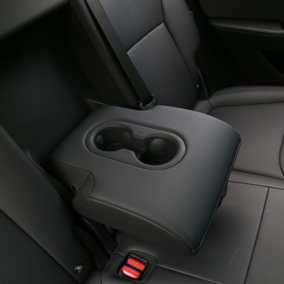 Tesla Model Y Juniper 2025 - Arka Koltuk Bardaklık Silikon
