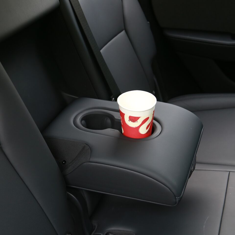 Tesla Model Y Juniper 2025 - Arka Koltuk Silikon Bardaklık