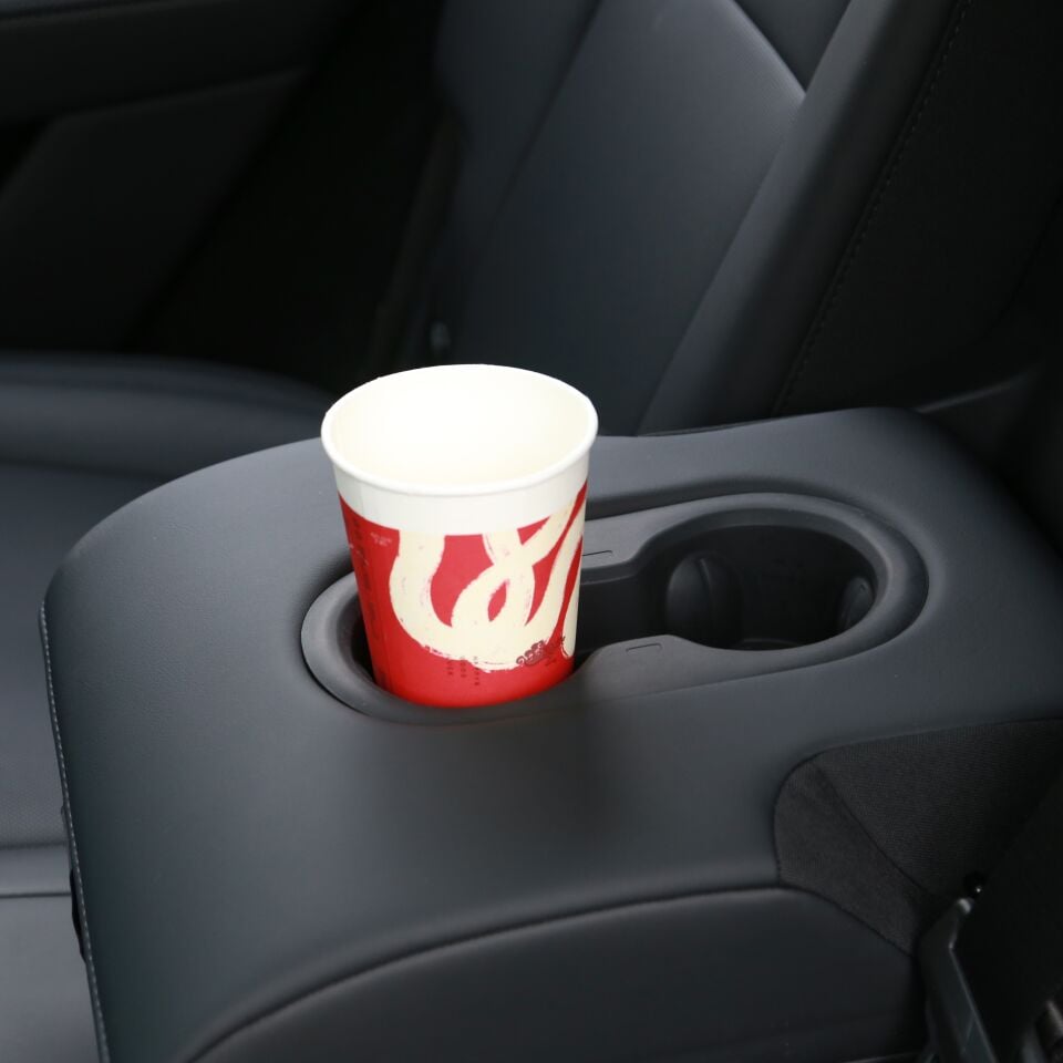 Tesla Model Y Juniper 2025 - Arka Koltuk Silikon Bardaklık