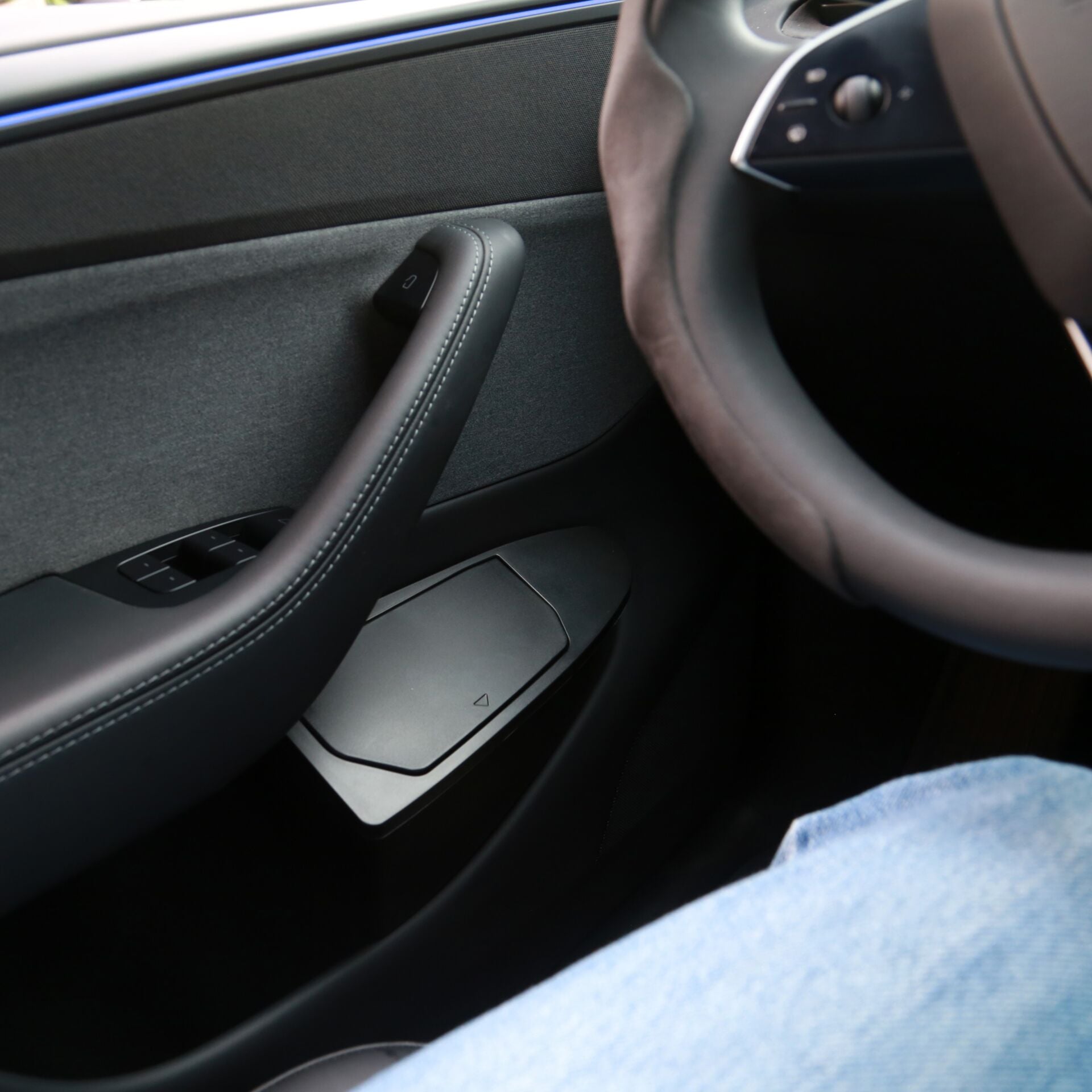 Tesla Model Y Juniper 2025 - Kapı Cep Çöp Kovası