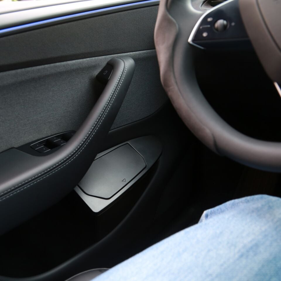 Tesla Model Y Juniper 2025 - Kapı Cep Çöp Kovası