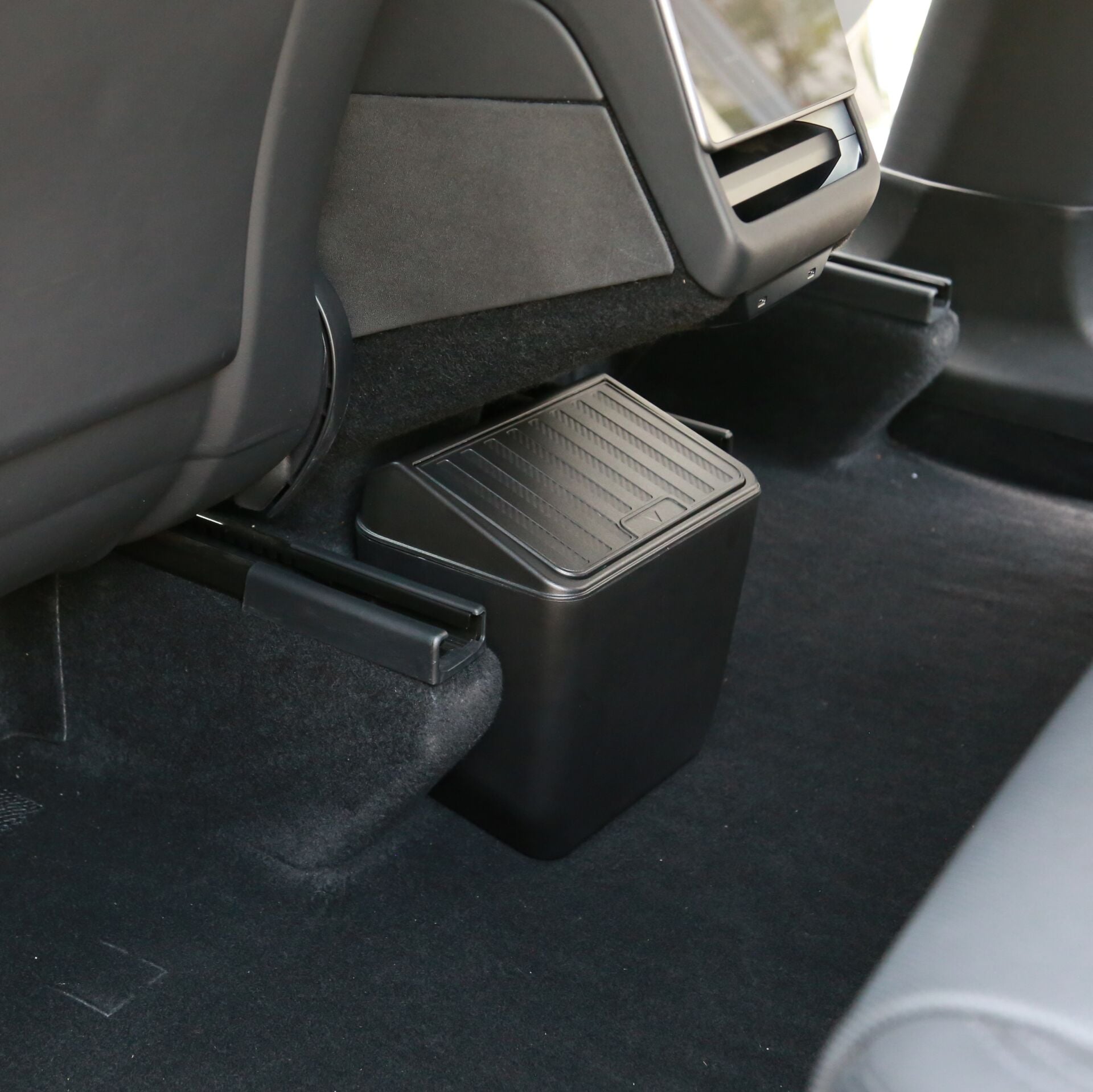 Tesla Model Y Juniper 2025-  Arka Yolcu Saklama Çöp Kutusu