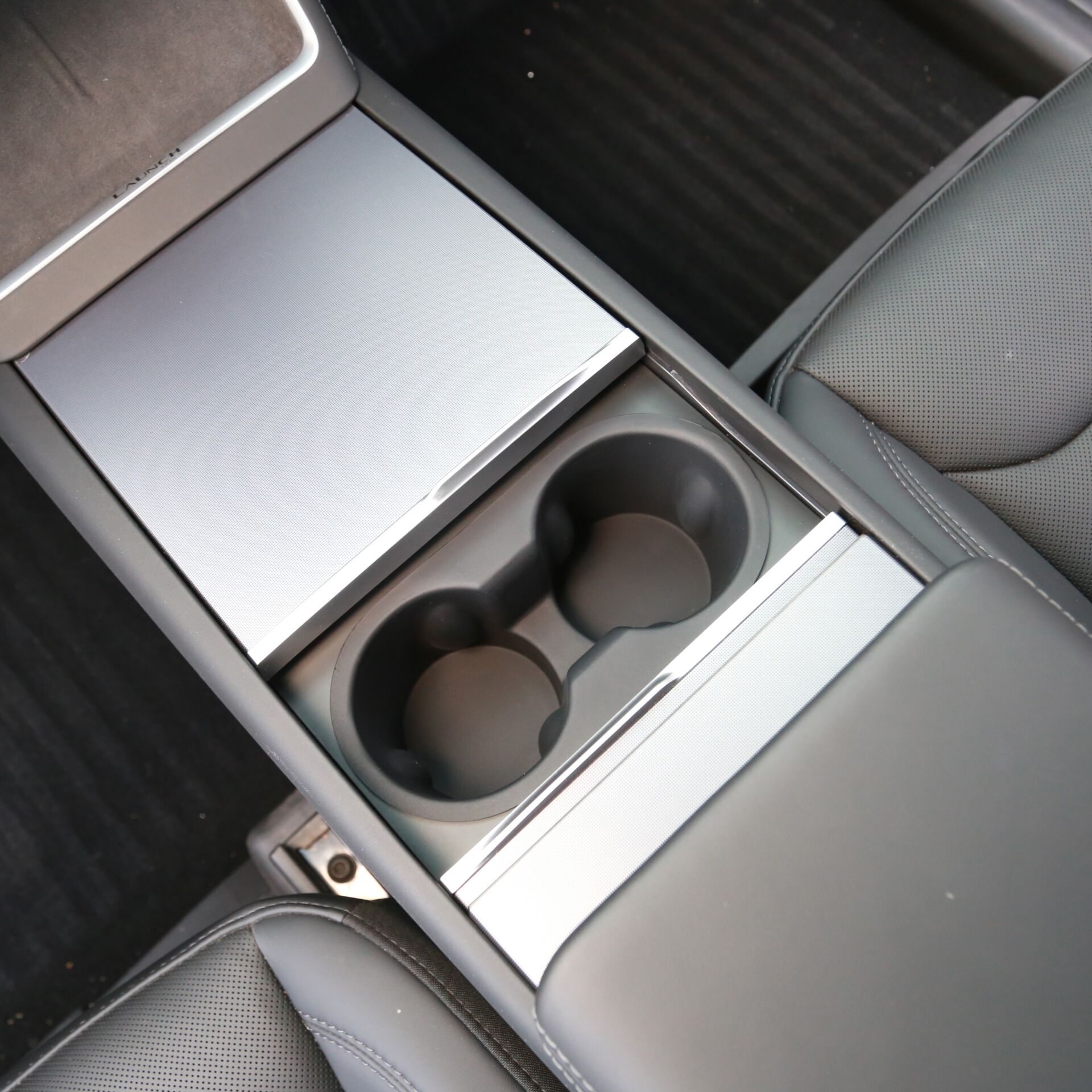 Tesla Model Y Juniper 2025 - Silikon Bardaklık