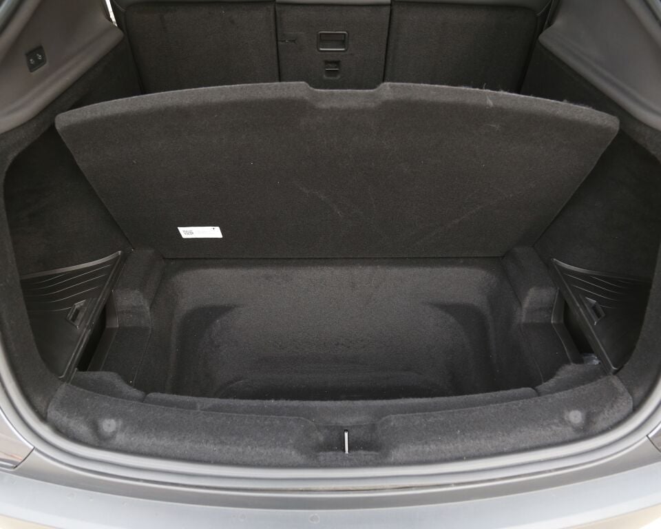 Tesla Model Y Juniper 2025 - Arka Bagaj Yan Saklama Kutusu ( TPE Kapaklı )