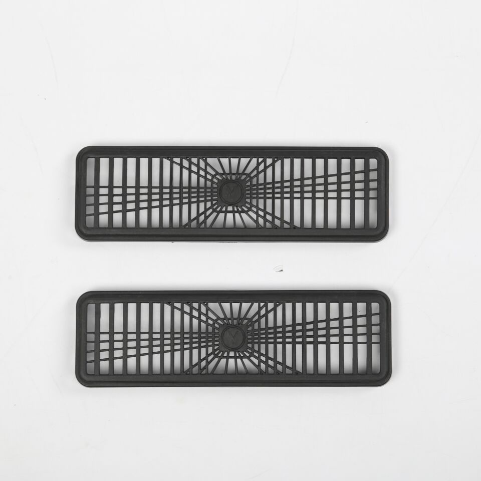 Tesla Model Y Juniper 2025 - Ön Koltuk Altı Havalandırma Izgarası