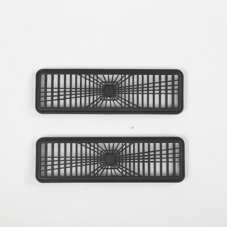 Tesla Model Y Juniper 2025 - Ön Koltuk Altı Havalandırma Izgarası