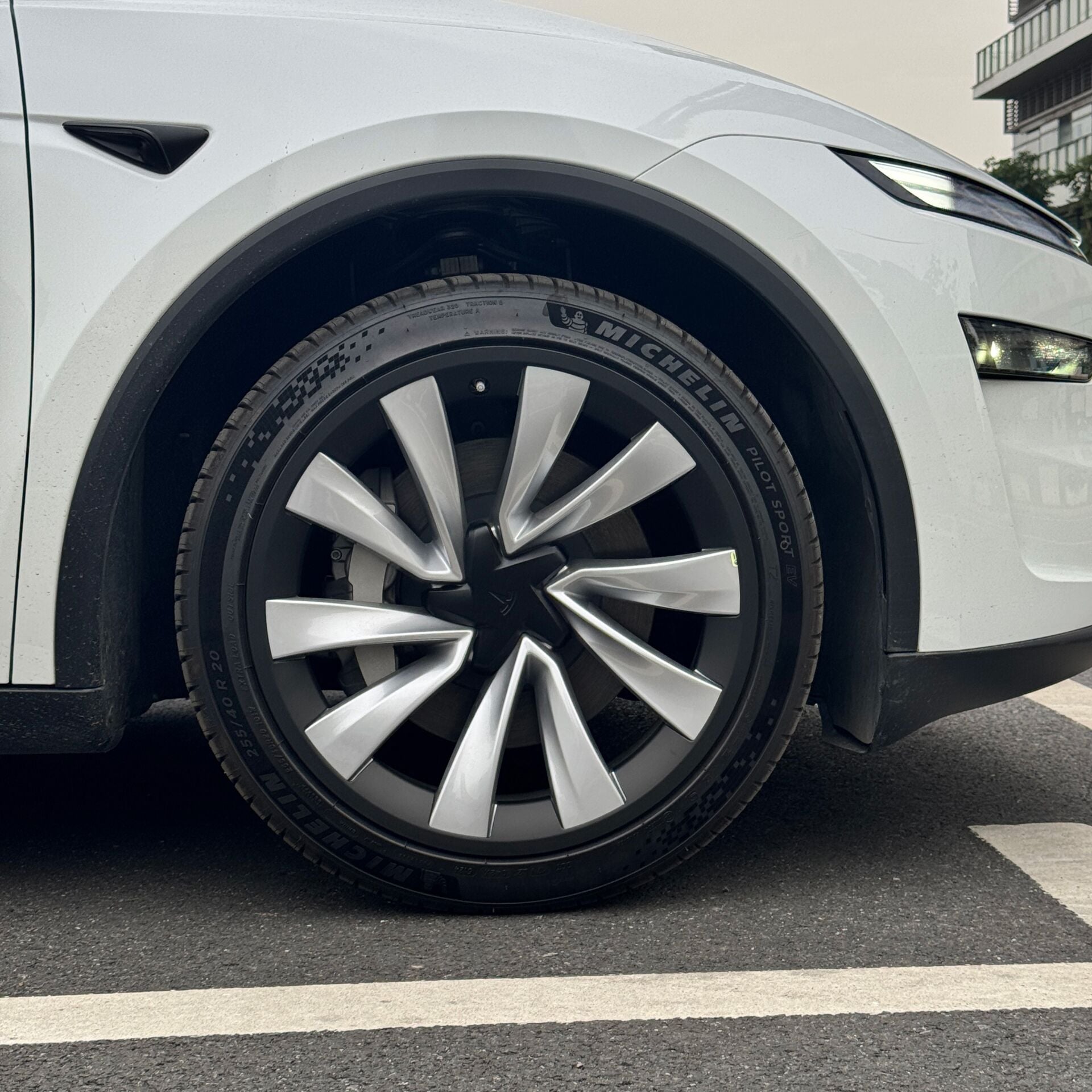 Tesla Model Y Juniper 2025 - 20 İnç Induction Jant Kenar Koruma ( Siyah )