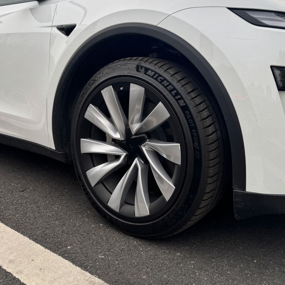 Tesla Model Y Juniper 2025 - 20 İnç Induction Jant Kenar Koruma ( Siyah )