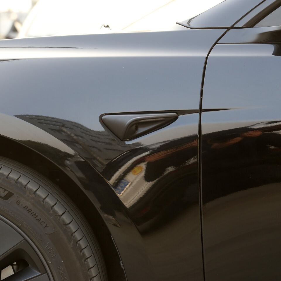 Tesla Model Y Juniper 2025 - Yan Kamera Kapağı Mat Siyah HW4.0