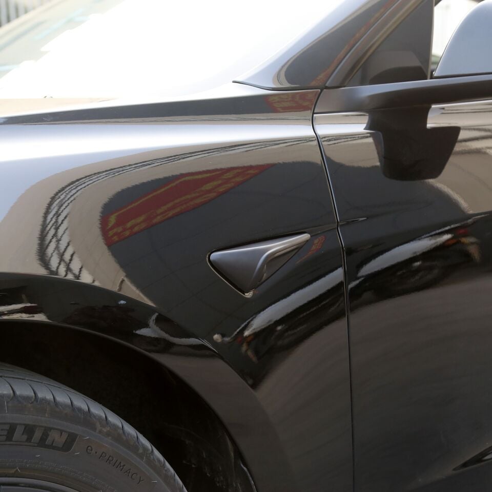 Tesla Model Y Juniper 2025 - Yan Kamera Kapağı Mat Siyah HW4.0