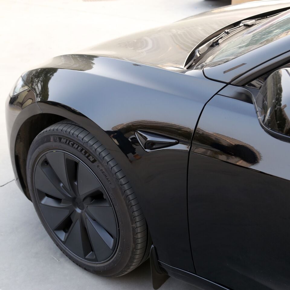 Tesla Model Y Juniper 2025 - Yan Kamera Kapağı Parlak Siyah HW4.0