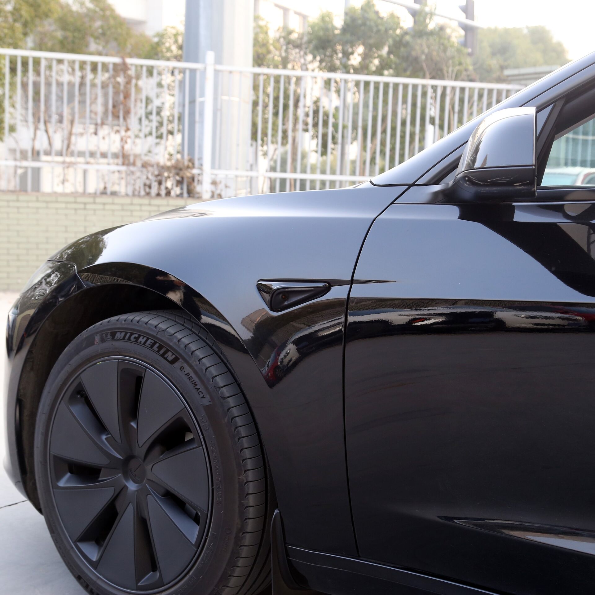 Tesla Model Y Juniper 2025 - Yan Kamera Kapağı Parlak Siyah HW4.0