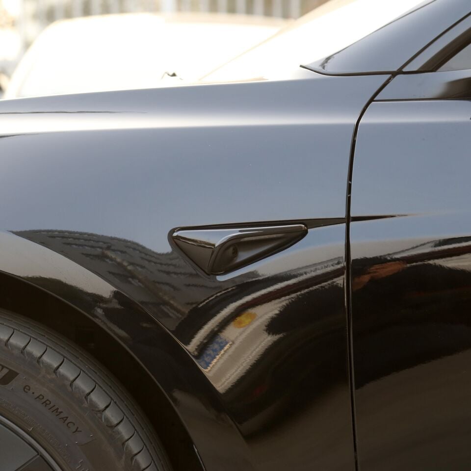 Tesla Model Y Juniper 2025 - Yan Kamera Kapağı Parlak Siyah HW4.0