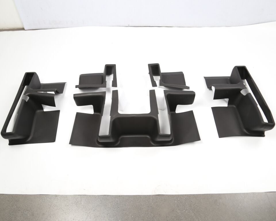 Tesla Model Y Juniper 2025 - Ön Koltuk Taban Köşe Kaplamaları