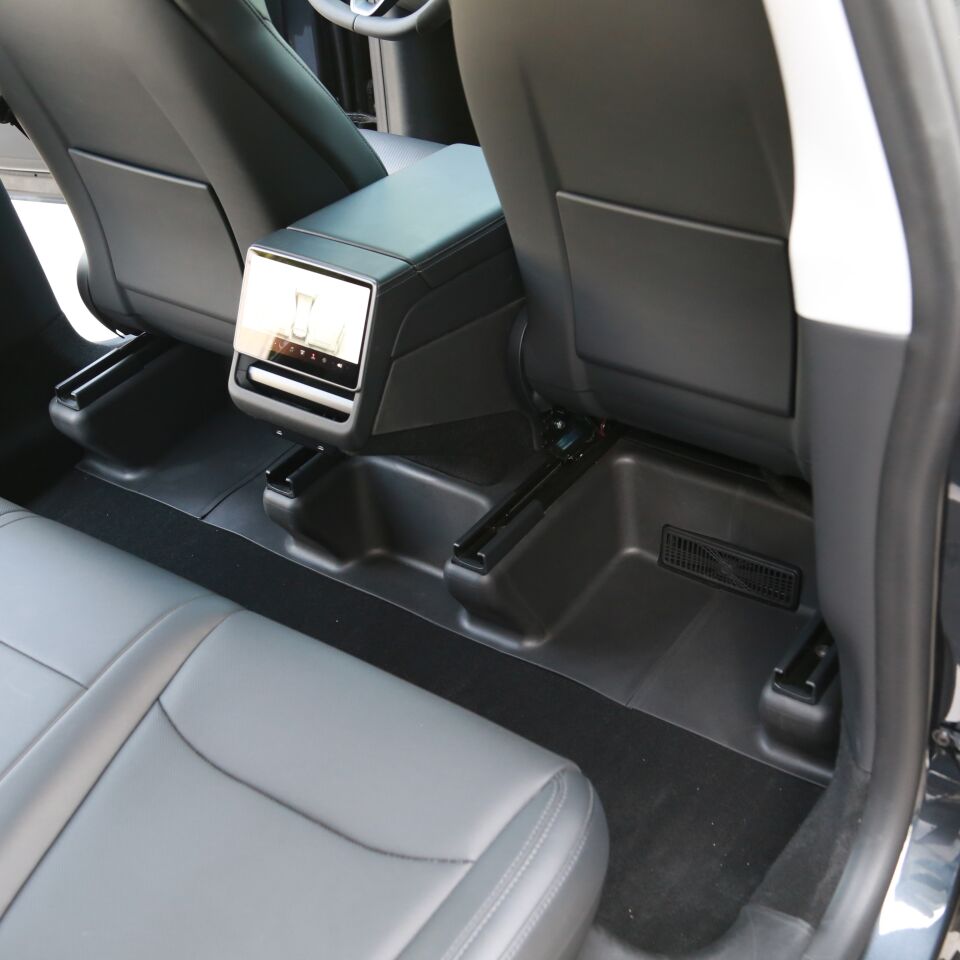 Tesla Model Y Juniper 2025 - Ön Koltuk Taban Köşe Kaplamaları