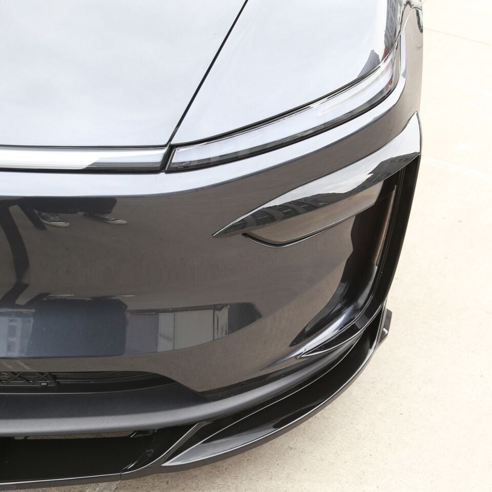 Tesla Model Y Juniper 2025 - Sis Farı Kaşı V1 Renk Parlak Siyah