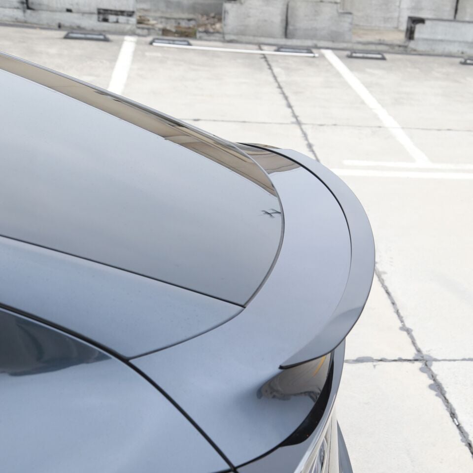 Tesla Model Y Juniper 2025 - Arka Bagaj Spoiler V1 (Renk Parlak Siyah)