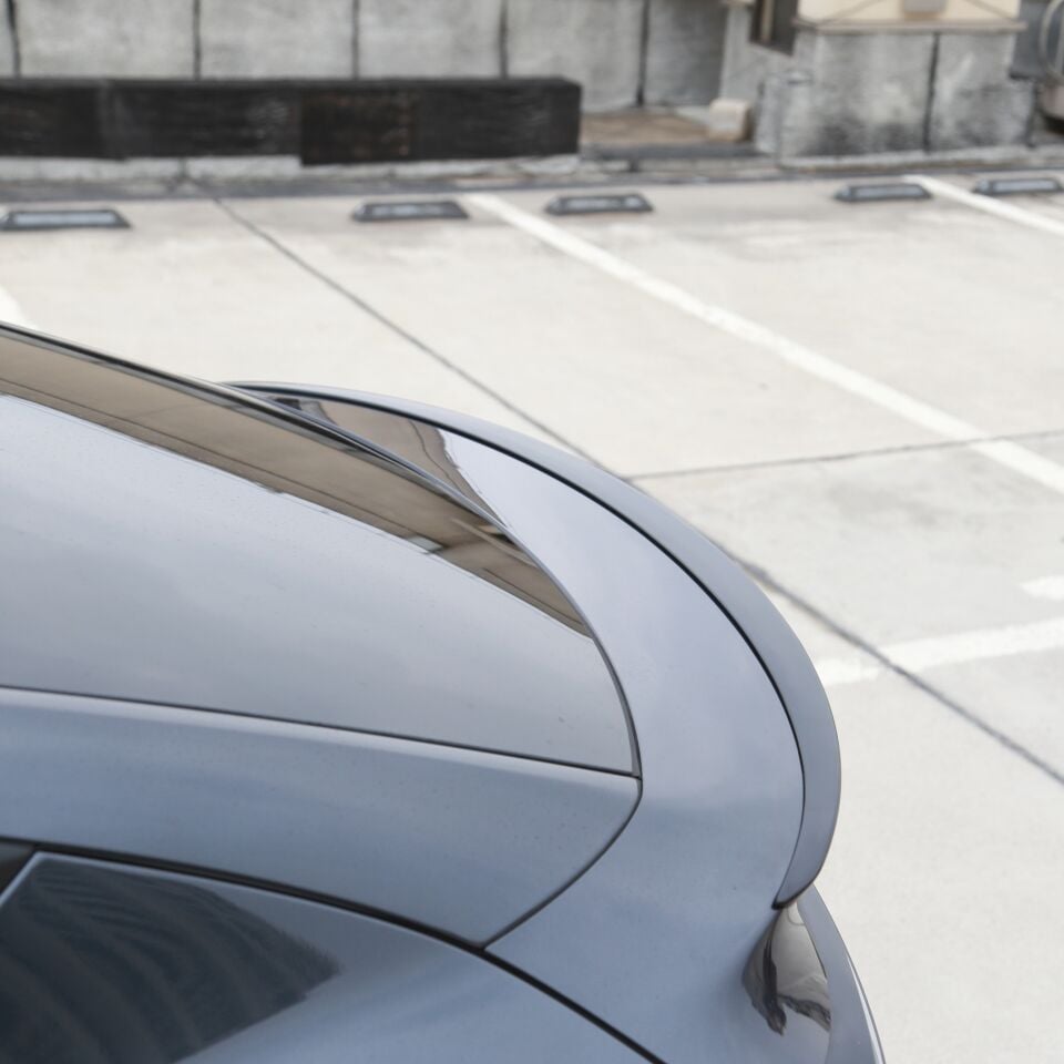 Tesla Model Y Juniper 2025 - Arka Bagaj Spoiler V2 (Renk Parlak Siyah)