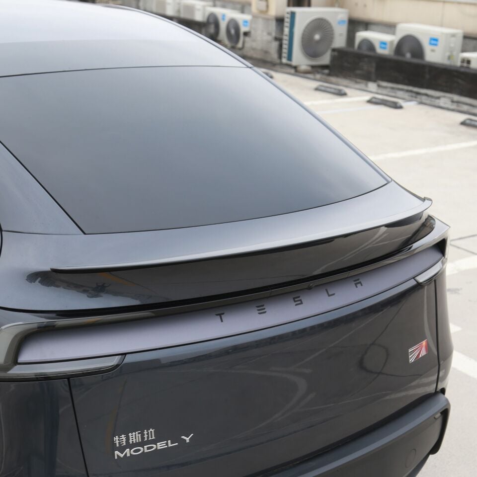 Tesla Model Y Juniper 2025 - Arka Bagaj Spoiler V2 (Renk Parlak Siyah)