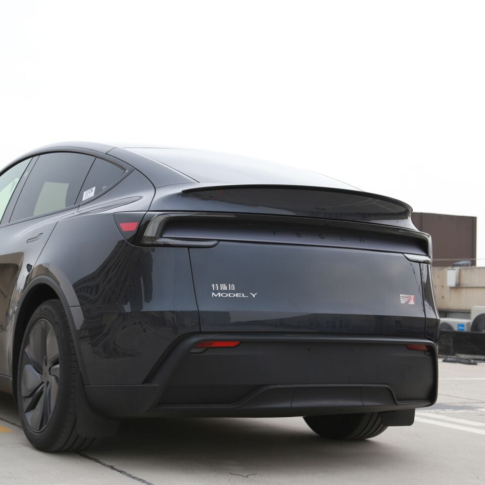Tesla Model Y Juniper 2025 - Arka Bagaj Spoiler V2 (Renk Parlak Siyah)