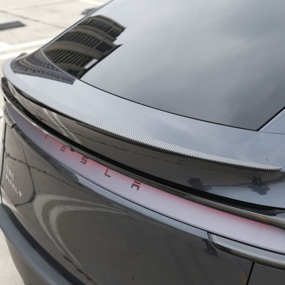 Tesla Model Y Juniper 2025 - Arka Bagaj Spoiler V2 (Renk Mat Karbon)