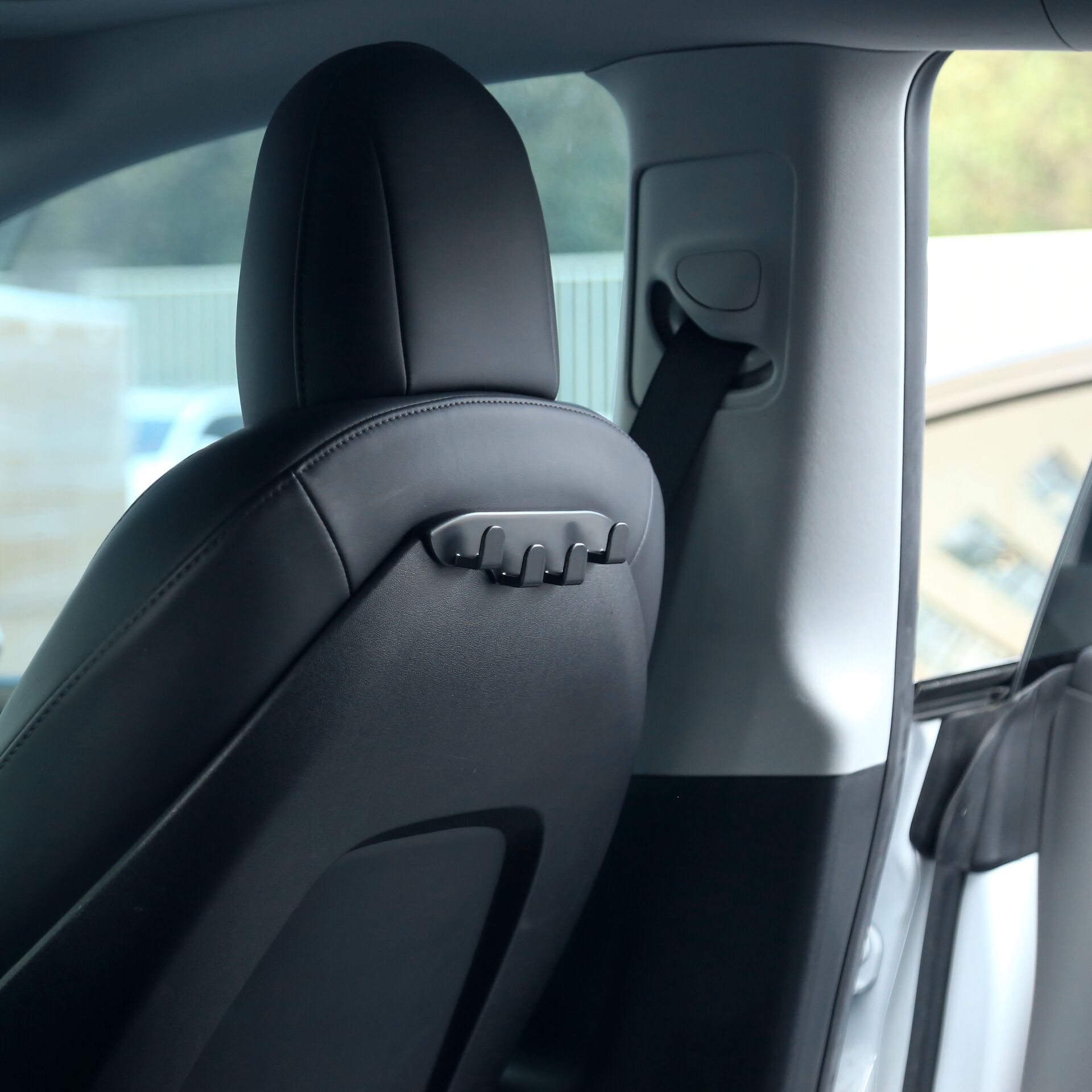 Tesla Model Y Juniper 2025 Ön Koltuk Askılık – Arka Yolcu Eşya Askısı