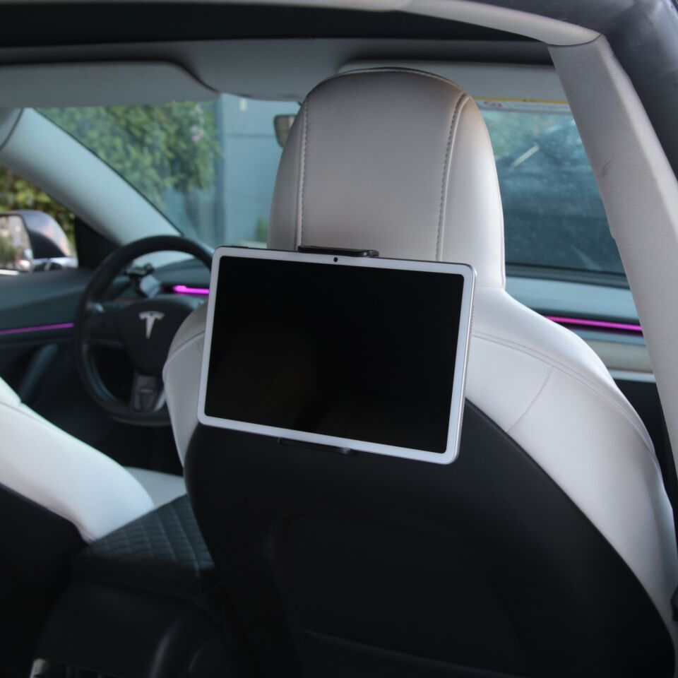 Tesla Model Y Juniper 2025 Arka Yolcu Telefon & Tablet Tutucu – Ayarlanabilir ve Sabit Tasarım