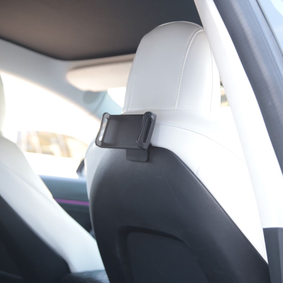 Tesla Model Y Juniper 2025 Arka Yolcu Telefon & Tablet Tutucu – Ayarlanabilir ve Sabit Tasarım