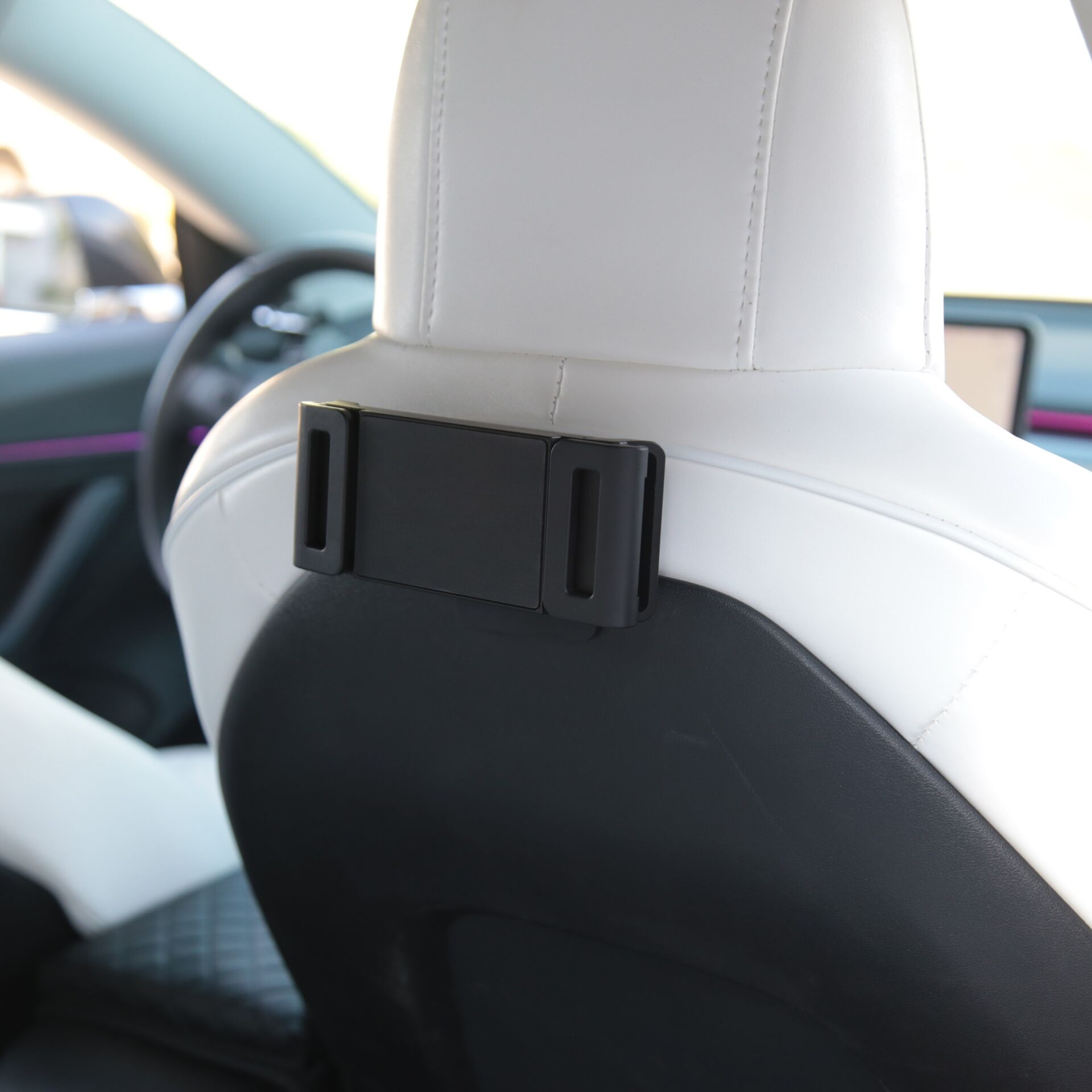 Tesla Model Y Juniper 2025 Arka Yolcu Telefon & Tablet Tutucu – Katlanabilir Tasarım