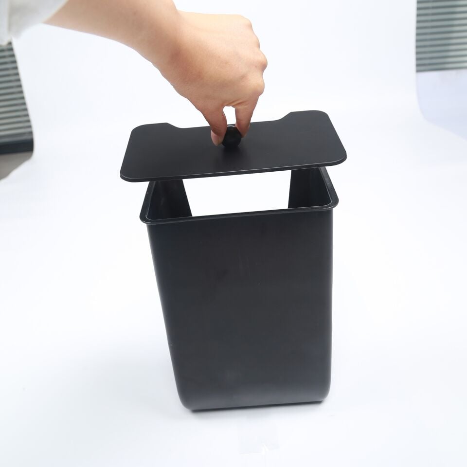 Tesla Model Y Juniper 2025 Arka Yolcu Saklama ve Çöp Kutusu