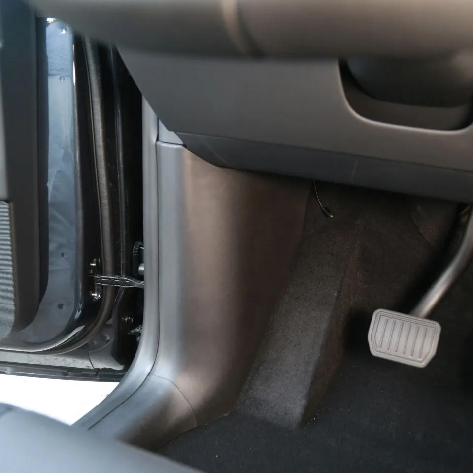 Tesla Model Y Juniper 2025 - Ön Arka ve Orta Direk Kapı Eşik Tekmelikleri PPE Plastik
