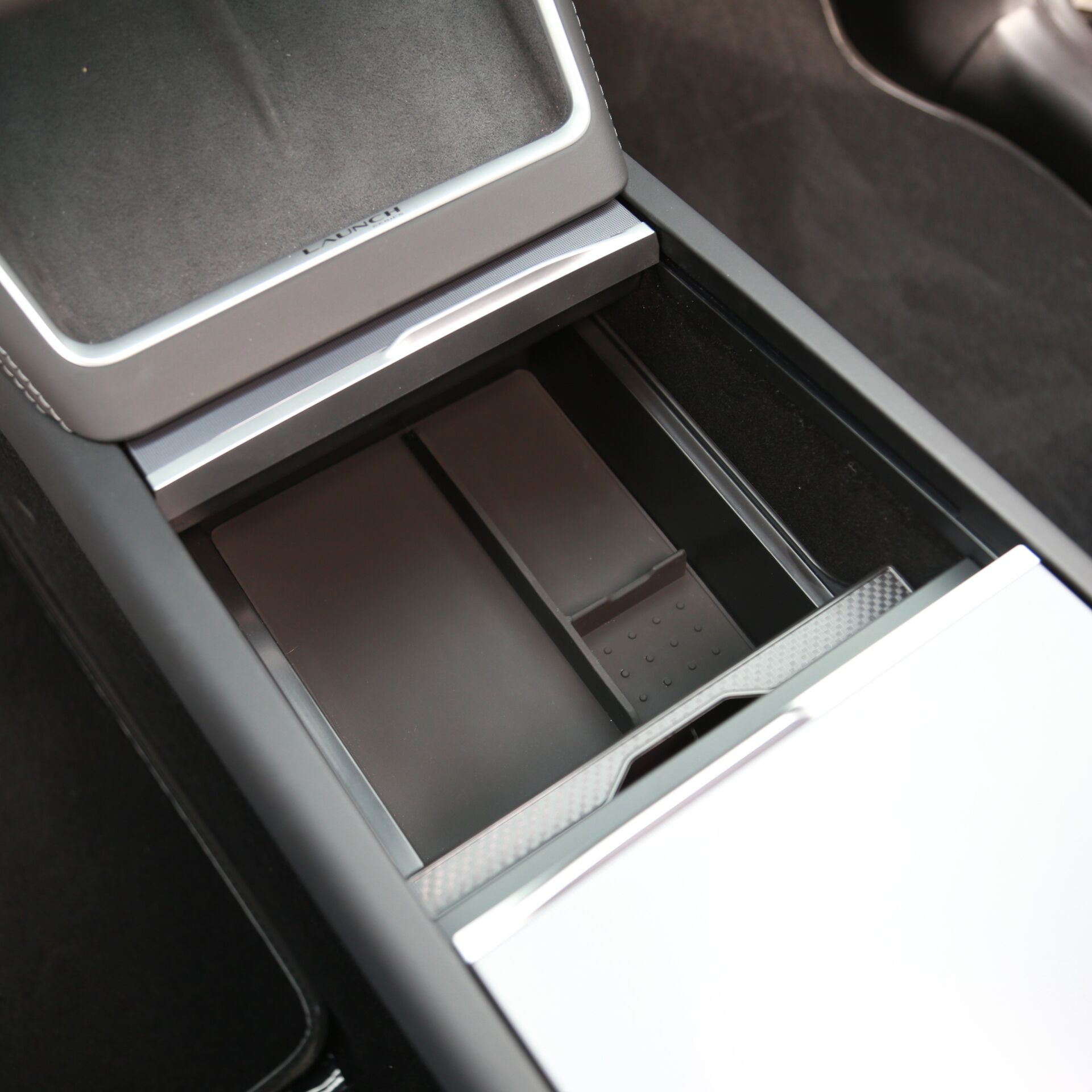 Tesla Model Y Juniper 2025 – Orta Konsol Saklama Kabı Düzenleyici (PPE)