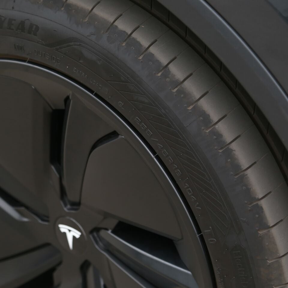 Tesla Model Y Juniper 2025 - / 19 İnç Jant Kapağı V2 Mat Siyah
