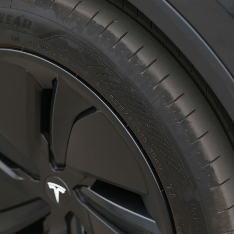 Tesla Model Y Juniper 2025 – 19 İnç Jant Kapağı V2 Mat Siyah (4’lü Set)