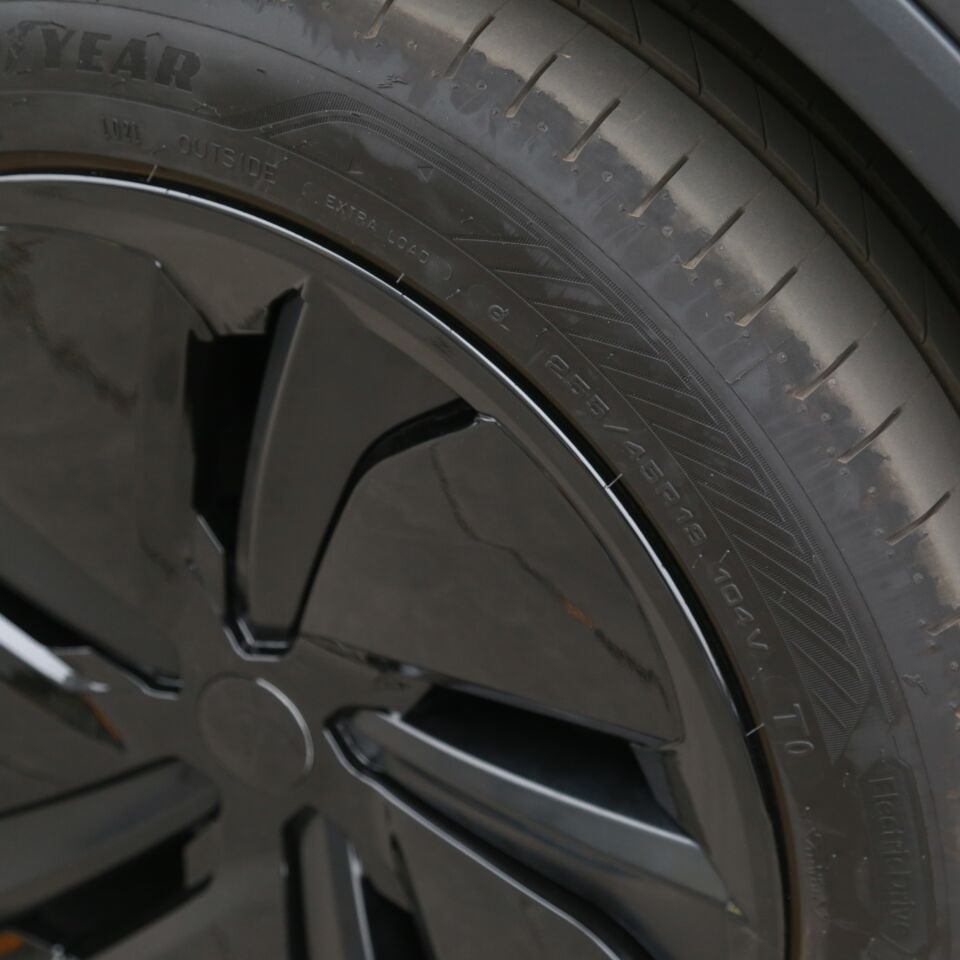 Tesla Model Y Juniper 2025 – 19 İnç Jant Kapağı V3 Parlak Siyah (4’lü Set)